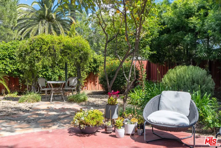 22217 Ybarra Road, Woodland Hills, California 91364