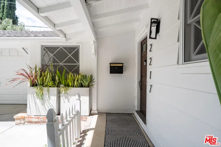 22217 Ybarra Road, Woodland Hills, California 91364