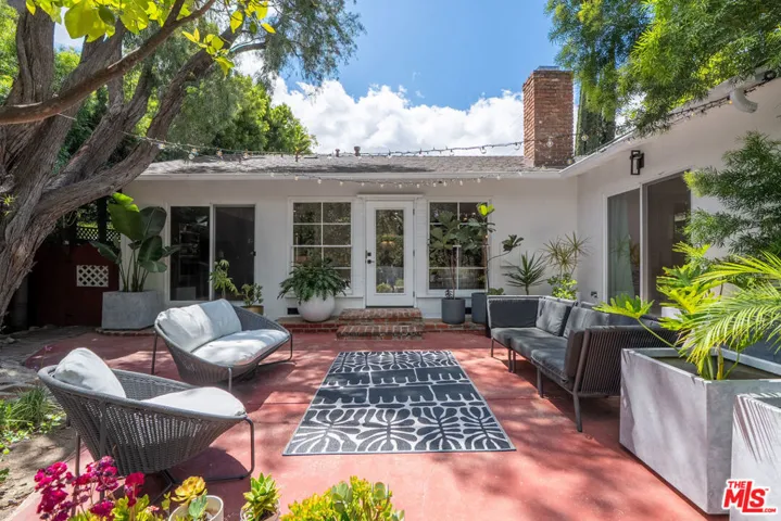 22217 Ybarra Road, Woodland Hills, California 91364
