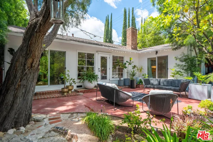 22217 Ybarra Road, Woodland Hills, California 91364