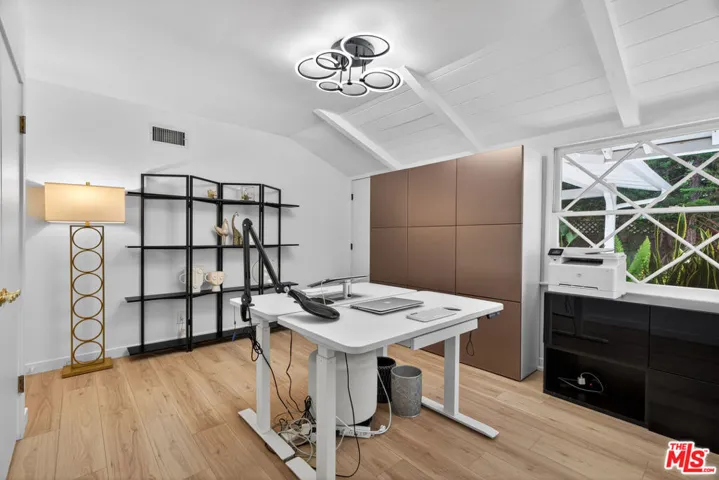 22217 Ybarra Road, Woodland Hills, California 91364