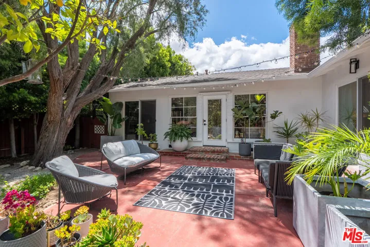 22217 Ybarra Road, Woodland Hills, California 91364