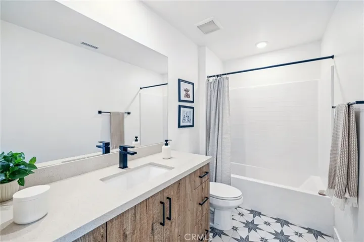Model home photography used for representational purposes only and to inspire Design Studio selections.