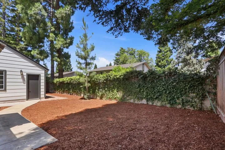 17391 E Vineland Avenue, Los Gatos, California 95030