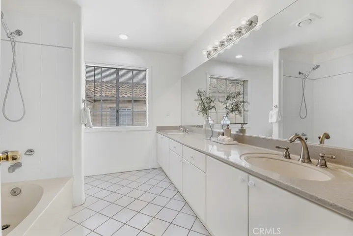 4520 Pennsylvania Avenue 137, La Crescenta, California 91214