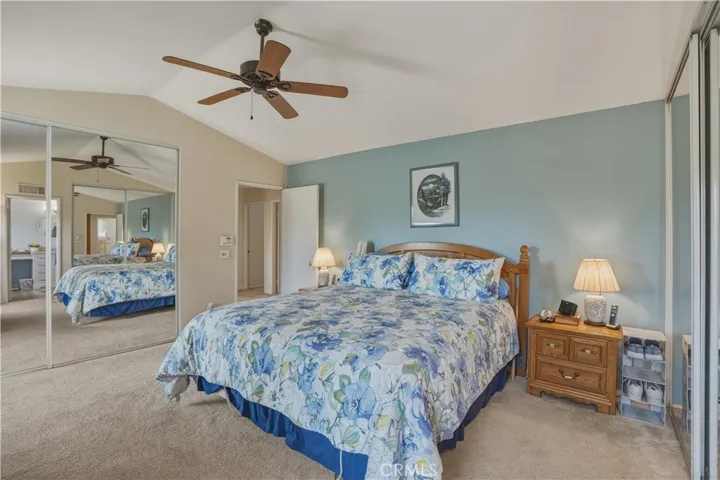 Primary en-suite with ceiling fan