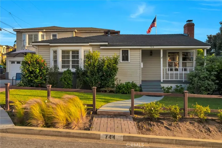 744 10th, Manhattan Beach, California 90266