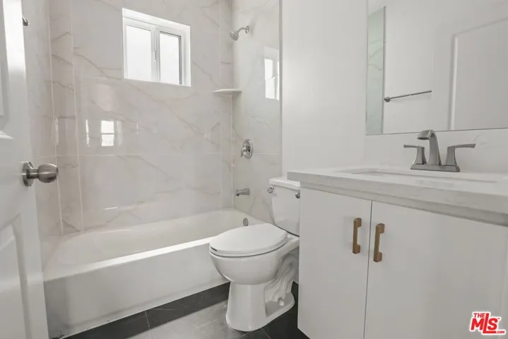1265 Browning Boulevard 1/4, Los Angeles, California 90037