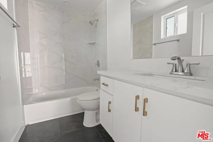 1265 Browning Boulevard 1/4, Los Angeles, California 90037
