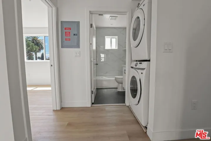 1265 Browning Boulevard 1/4, Los Angeles, California 90037
