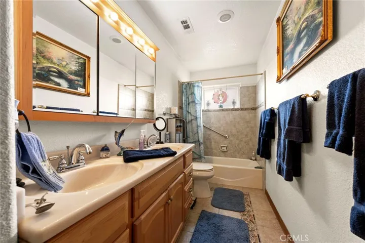 Guest  bathroom! Double sinks!