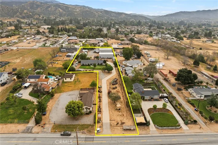 This is it! You have found the one. Perfect Mixed use of residential and 2 fully permitted storage warehouses!