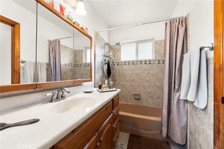 Master bathroom clean as a whistle!