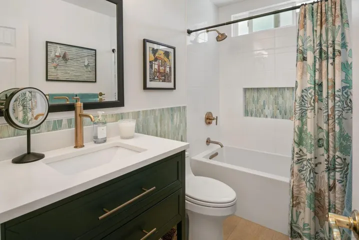 1858 Laurel Rd, Oceanside, California 92054