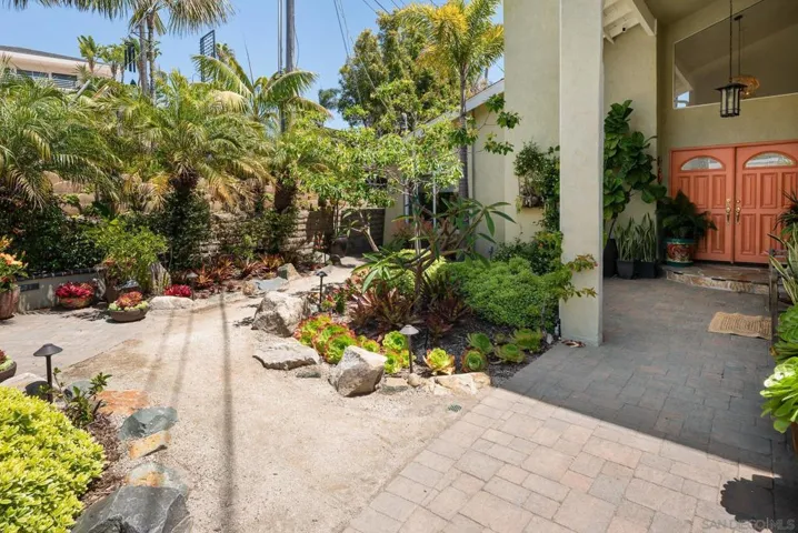 1858 Laurel Rd, Oceanside, California 92054