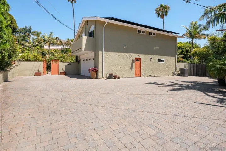 1858 Laurel Rd, Oceanside, California 92054
