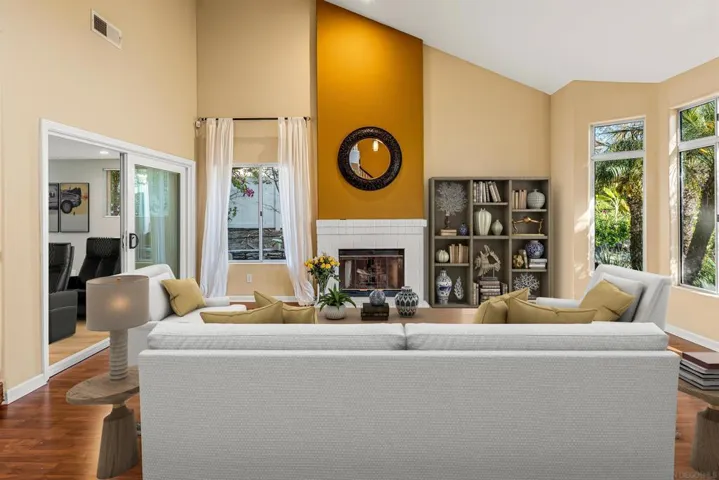 https://zimg.paragon.ice.com/ParagonImages/Property/PA/SDMLS/-524020/3/533/400/51aba7baa61cae86443190b54cdbb927/3/ac196a9d8134be8c86a2cebab467a0d6/-524020-1589646b-730c-4fb8-8609-8415881ade7f.JPG