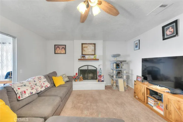 15800 Inyo, Victorville, California 92395