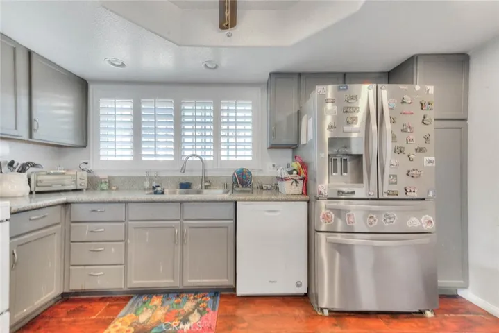 15800 Inyo, Victorville, California 92395
