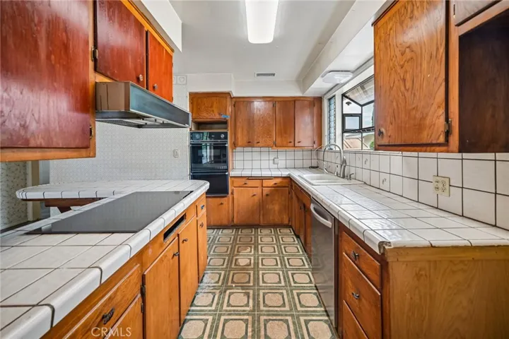 14860 Novice Street, North Hills, California 91343