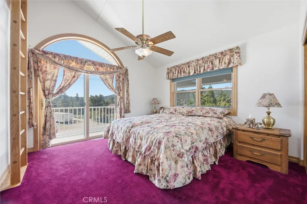 Second bedroom with deck access
