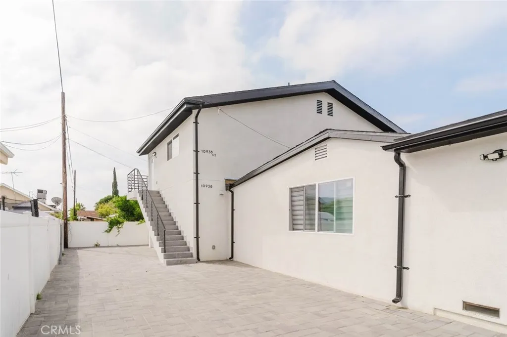 1/2 Olinda St