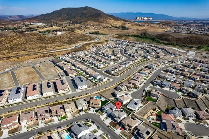 33067 Chartreuse, Winchester, California 92596