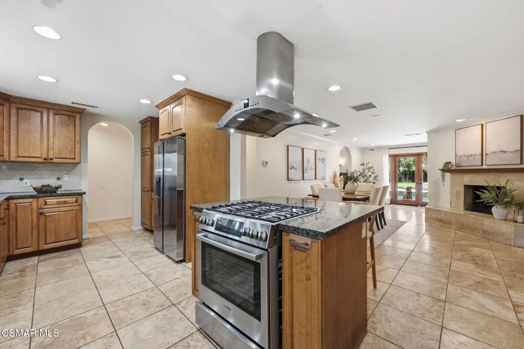 36-web-or-mls-897-old-farm-rd