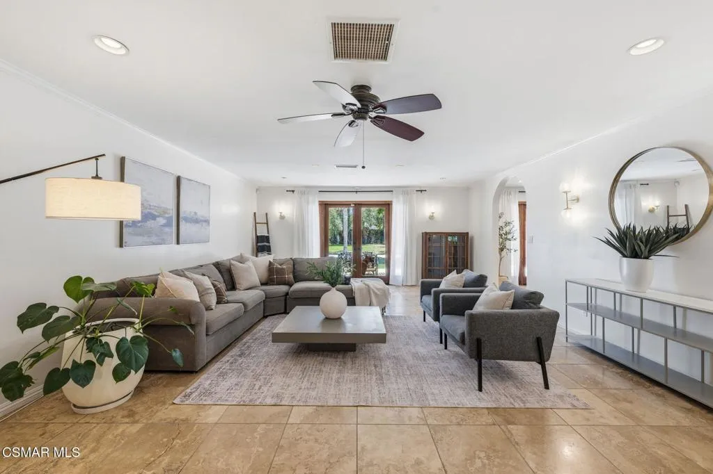33-web-or-mls-897-old-farm-rd