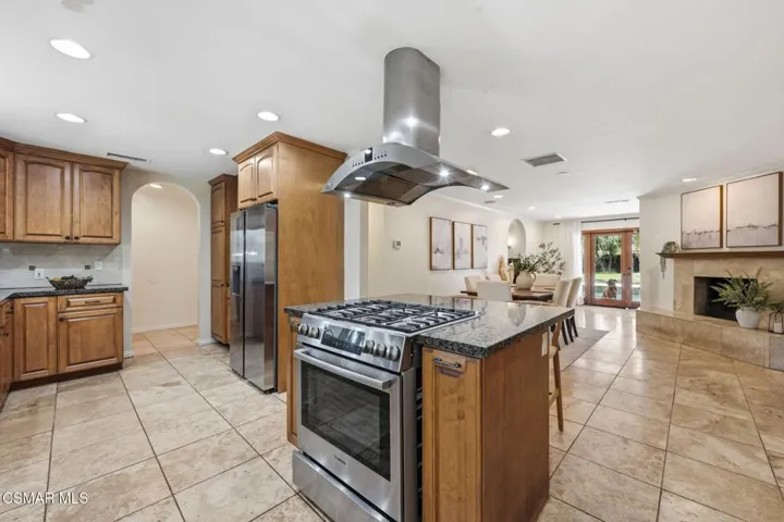36-web-or-mls-897-old-farm-rd