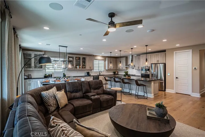 OPEN FLOOR PLAN