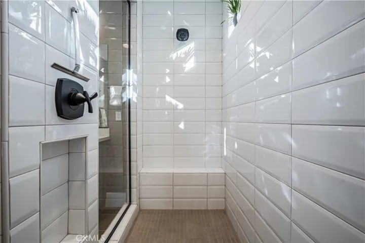 OVERSIZED WALK-IN SHOWER
