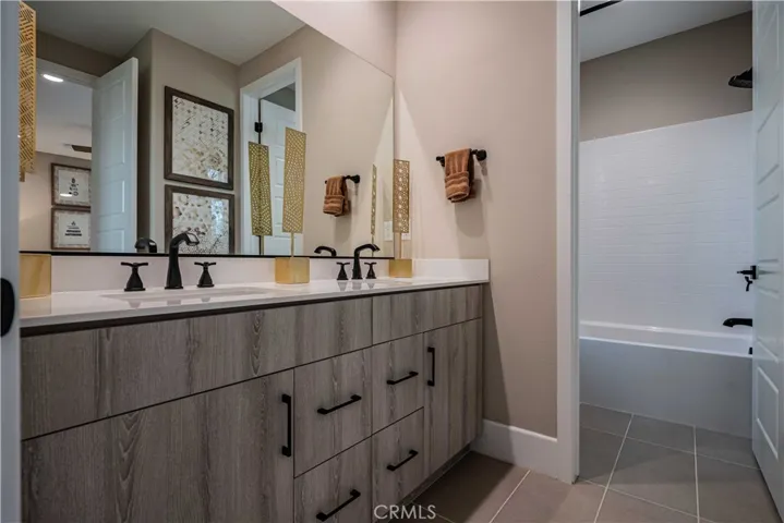 JACK & JILL BATH W DUAL SINKS (FOR BED 2 & 3)