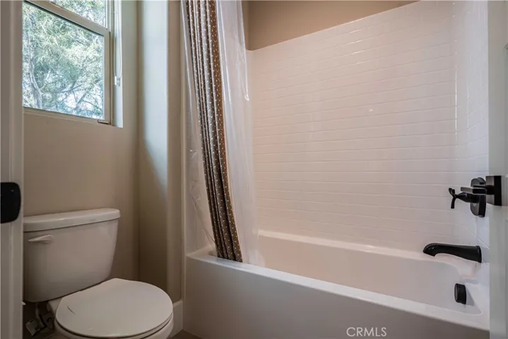 JACK & JILL BATH (BED 2 & 3)