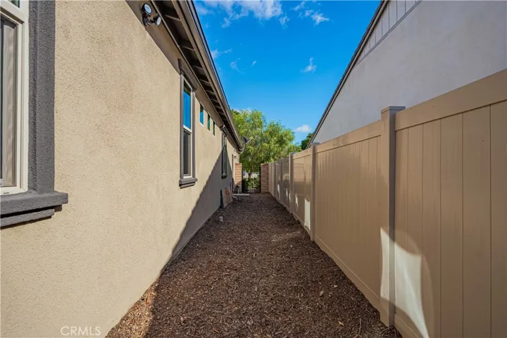SIDEYARD