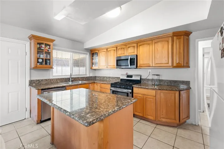 3303 La Rue Street, Jurupa Valley, California 92509
