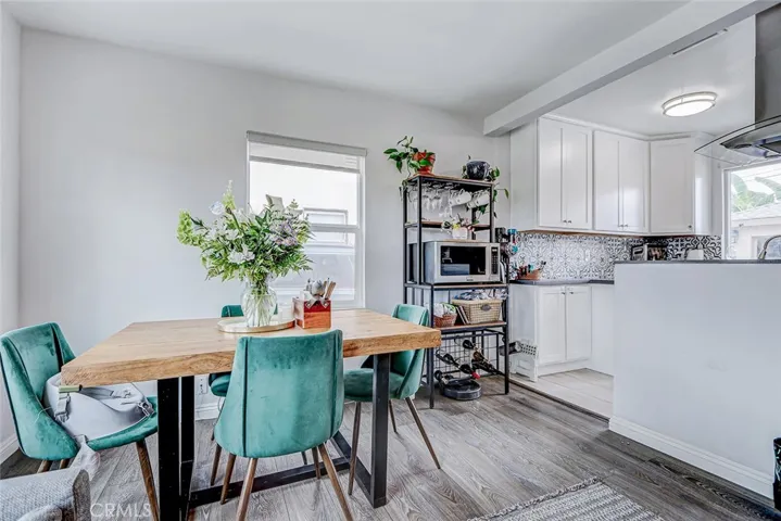 Dining to Kitchen