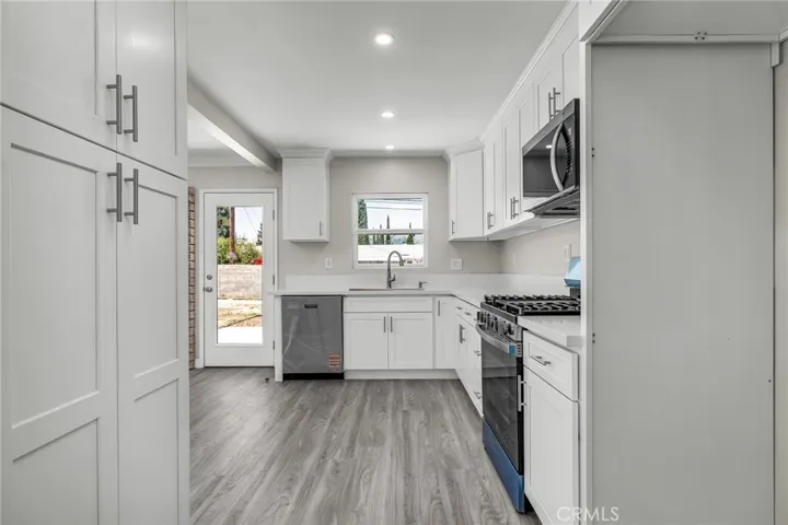 20431 Lassen Street, Chatsworth, California 91311