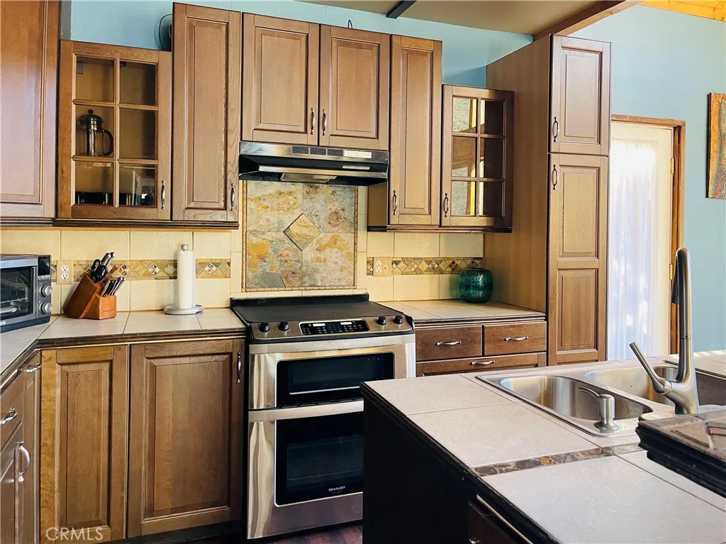  Spotless kitchen ready for the next chef