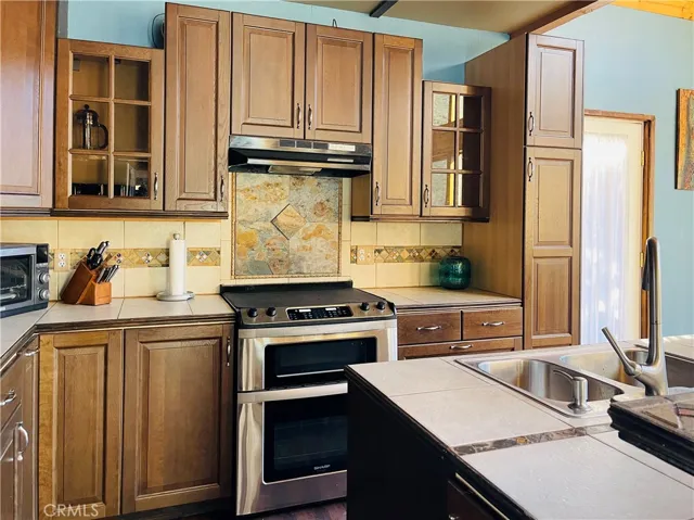  Spotless kitchen ready for the next chef