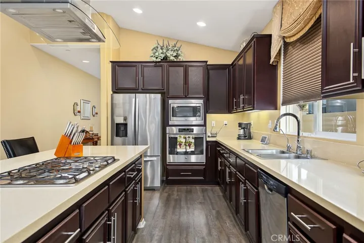 Nice kitchen w/stainless steel appliances.