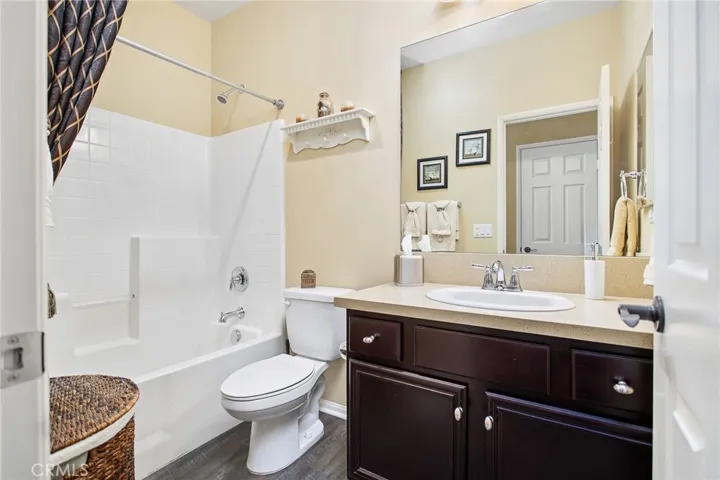 2nd bathroom in hallway.