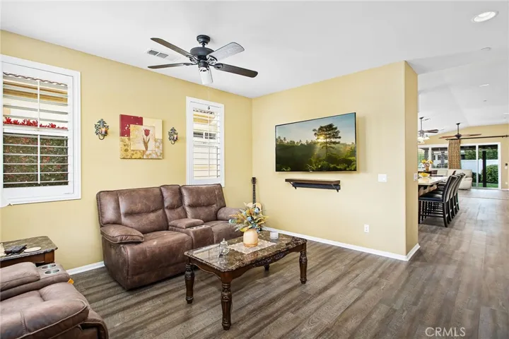 Formal living room can also become a nice den, office, or 3rd bedroom.