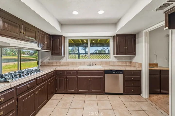 13271 Country Club, Victorville, California 92395
