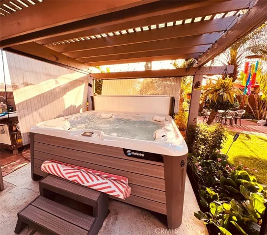 jacuzzi in second patio