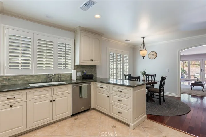481 Paulette Place, La Canada Flintridge, California 91011