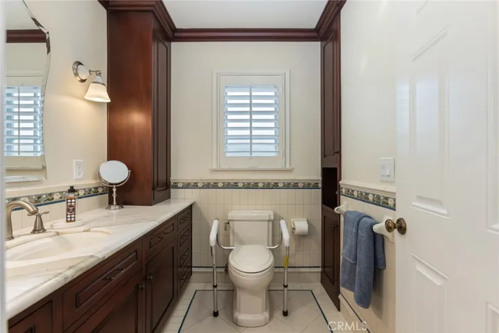 481 Paulette Place, La Canada Flintridge, California 91011