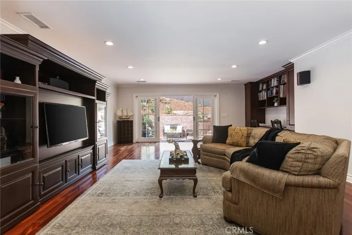 481 Paulette Place, La Canada Flintridge, California 91011