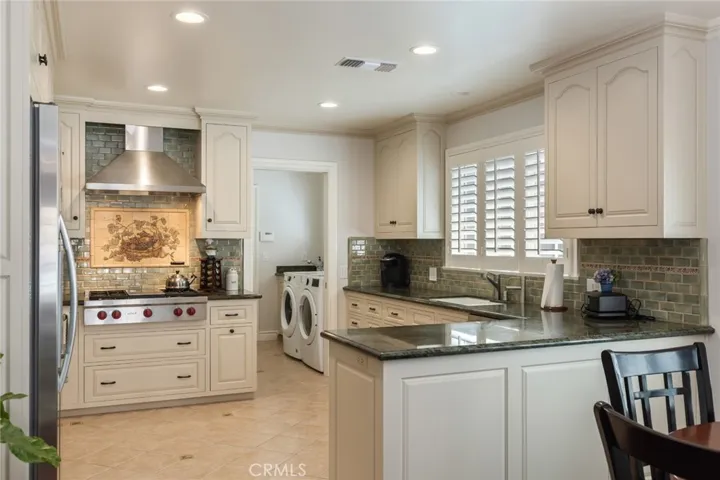 481 Paulette Place, La Canada Flintridge, California 91011