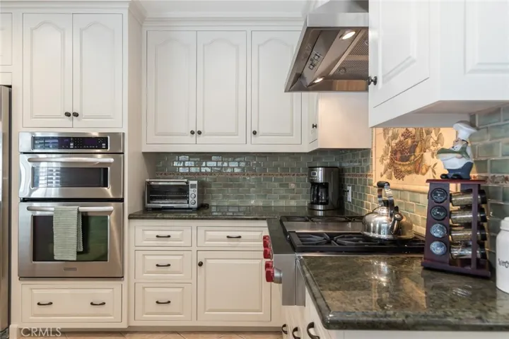 481 Paulette Place, La Canada Flintridge, California 91011